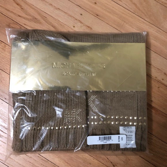 🆕MICHAEL KORS | Studded Scarf/Hat Set -Camel/Gold - Picture 4 of 4